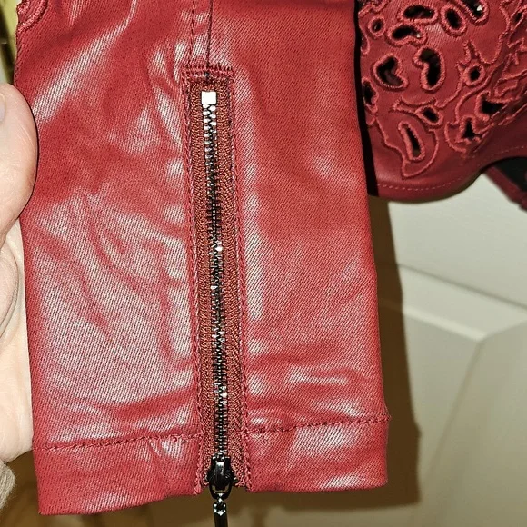 ๐ค๐คWhite House Black Market Burgundy Denim Coated Jacket - Size Small/0 - Picture 10 of 16